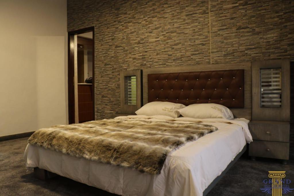 Grand Suites Hotel - image 5