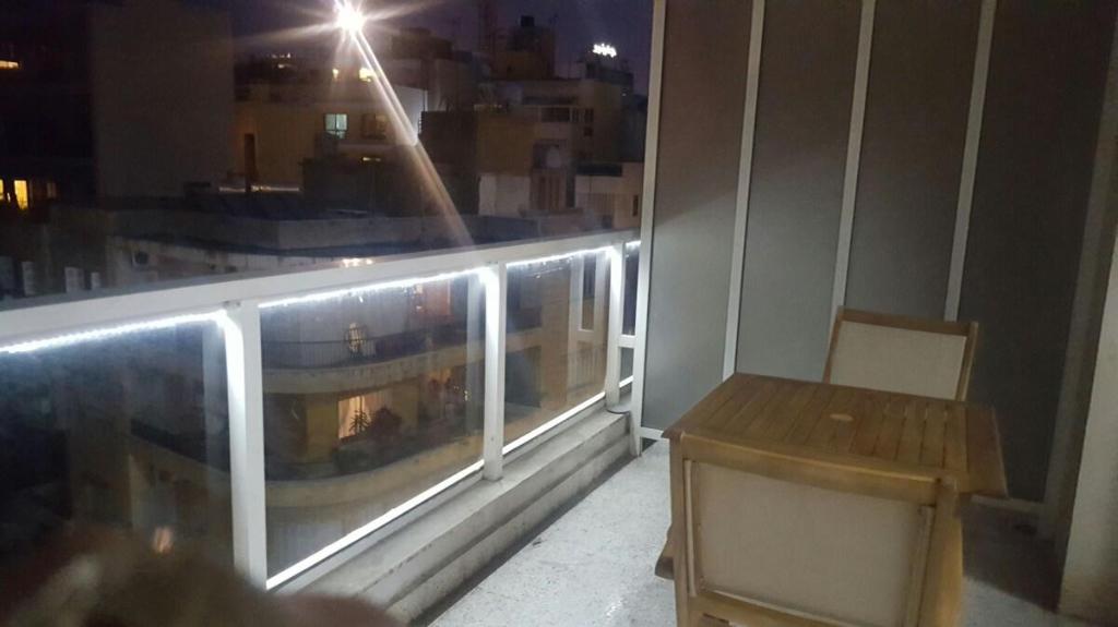 Spacious 1BR Suite in the Heart of Hamra - image 2