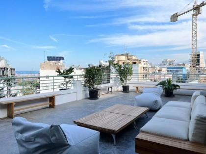 Dreamy 3BR Penthouse w a Super Terrace - image 13