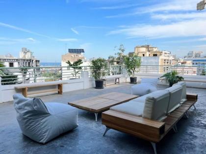 Dreamy 3BR Penthouse w a Super Terrace - image 16