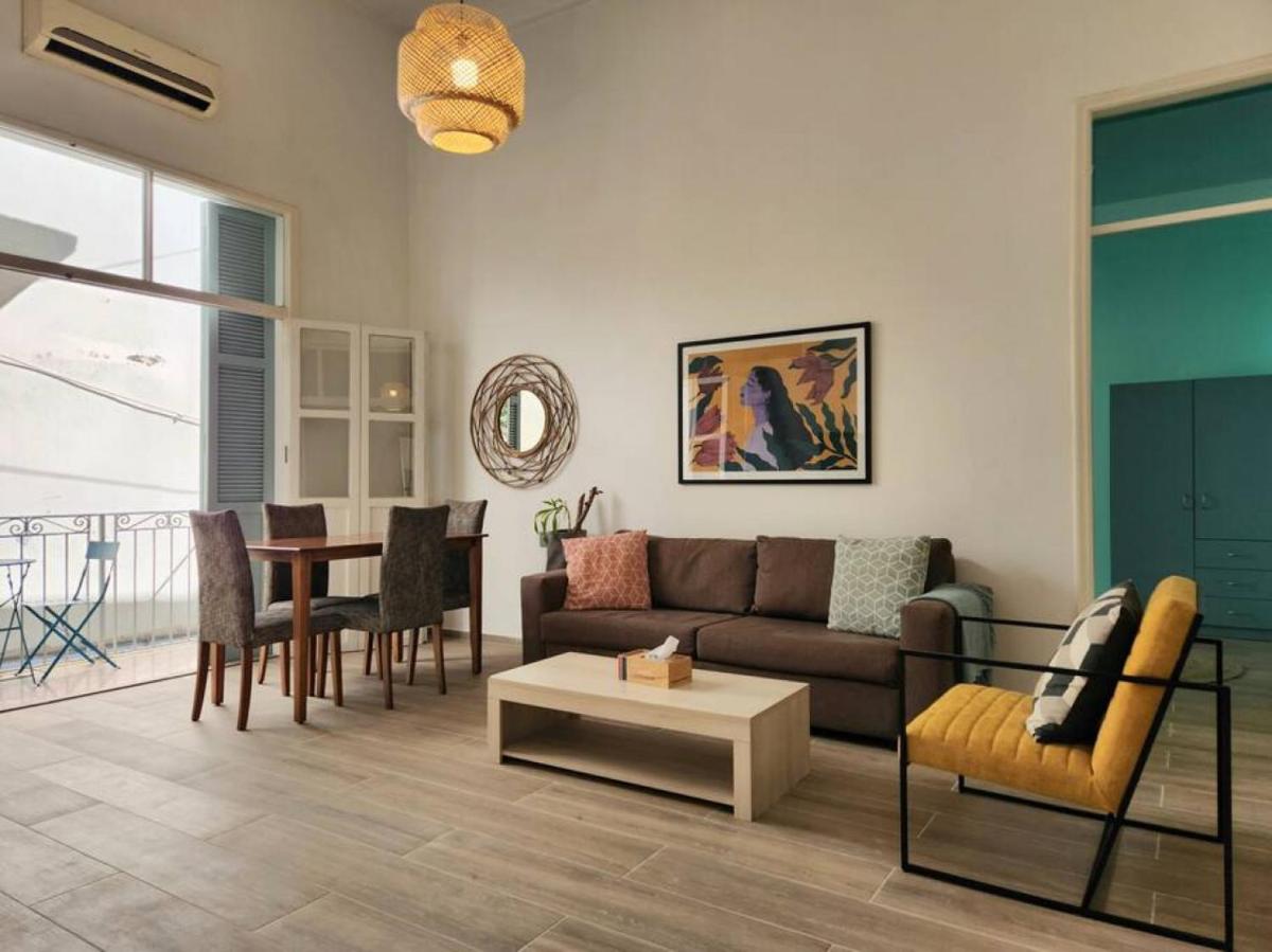 Spacious 2 Bedroom Apt In Mar Mikhael - image 3